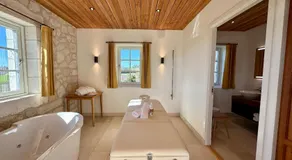 Château Lecusse - La Grande Roche - Hôtel, Spa, Boutique & Restaurant - Image 2