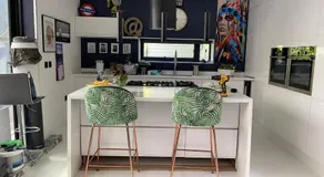 Unique and Artsy Holiday Shared Home - Image 5