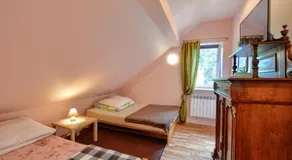 Ropuszy Dwór - Image 2