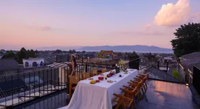 Dali Yuanlu Hanging Garden Hotel, located in the center of Dali Old City, has rich cultural heritage, convenient travel, butler service, free parking, free breakfast, afternoon tea, coffee, mini bar, and traditional Chinese tea - Image 5