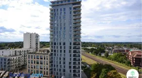 Executive 2 Bed 2 Bath Central Woking Flat with Free Parking - Image 5