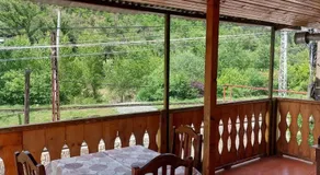 Home near park - Image 4