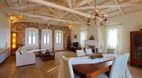 Luxurious Villa with Wonderful View - Image 3