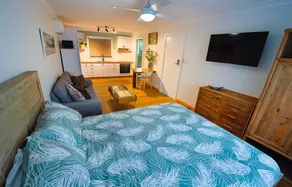 The Eazy Living Studio - Pet Friendly - Image 2