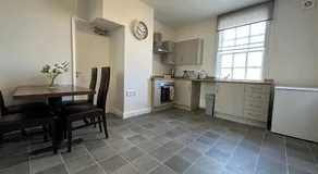 1 Bed Central Newark Flat 1st Floor - Image 2