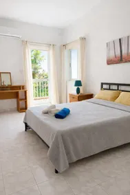 Spacious Seafront 3BR Apartment in Sliema - Image 2