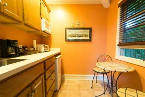 Hidden Garden Cottages & Suites - Image 3