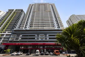 Luxury two-beds harbour views apartment - Image 4