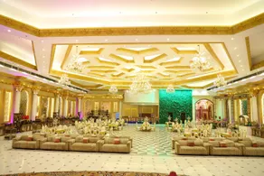 Red K Velvet Hotel - Image 5