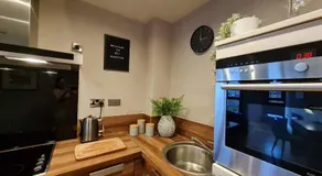 Spacious City Centre 2 bedroom apartment - Image 3