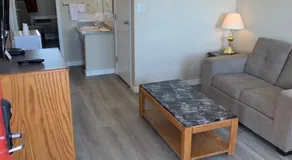 Red Deer Inn & Suites - Image 2