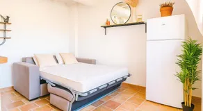 Le Nily Provence, T2 cosy rénové avec Clim, Extérieur et Parking - Image 5