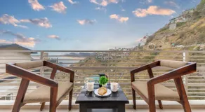 DUSK VIBES near mall roade kasauli Entire 1-bedroom with private balcony with delicious food - Image 3