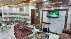 Hotel Eleven Guest House & Restaurant - Image 4