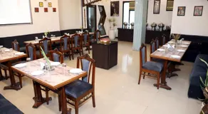 Hotel Yadu Residency - Image 4