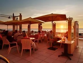 Beach Hotel - Image 2