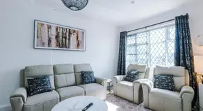 Luxury 3-Bedroom Apartment with 75-Inch TV, Fireplace & Terrace near Manchester Airport - Image 5