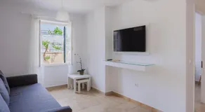 Vine House Apartments - Image 2