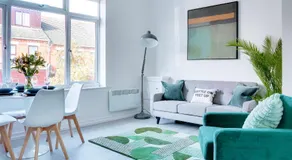 Modern 2 bedroom flat - 15 minutes to Liverpool - Image 3