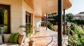 Lushville - Luxurious Villa with Pool in Valencia - Image 5