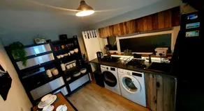 Luxury Smart 1-Bedroom Residence, Windsor,Slough, Sleeps 5, Garden, Parking - Image 3