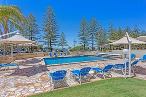Seaview Coastal Retreat - Image 3
