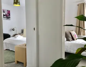 The Woodfarm Lodge - 3 Bedroom House with free Parking - Image 2