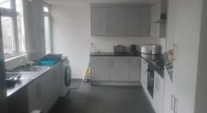 Luxurious ensuite rooms with shared kitchen, Walsall - Image 4