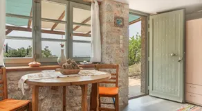 Boutique Stone Cottage House - Image 2