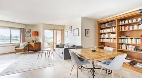 Spacious apartment with pool located in the Marina of Mandelieu - Image 3