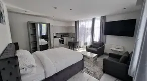 Guyrock Apartments - Image 2
