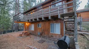 Big Wood Pines - Relaxing home with a large fenced yard for your furry friends to enjoy! - Image 3