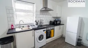 Twelve Cromwell House - Free Parking - 3 Bedrooms - Perfect for contractors - Image 4