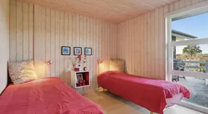 Lovely Holiday Home With Sea View - Image 3
