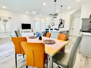 Modern getaway near downtown and airport - Image 4