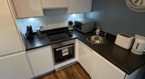 Stunning City View Studio Apartment by StaySavvy Accommodation - Image 2