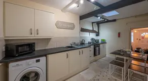 Town Centre Cottage 3 Bedroom inc Parking (1 car) - Image 2