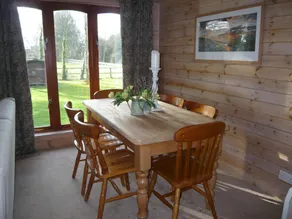 Charming Cottage in Romney Marsh Britain with Wooden Deck - Image 3