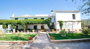 Magnificient Rural Home With Pool and BBQ - Image 3