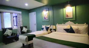 7 ROADS RESORT 50mts to lake - Image 5