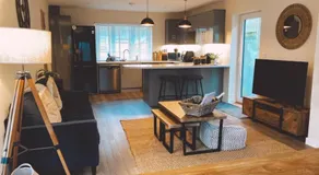 No 1 The Paddock - Spacious holiday home with a hot tub - Image 2