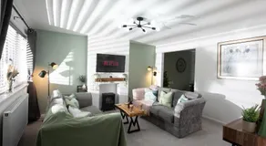 Stylish 4 Bed House, Free Parking, Close to M4 Newport - Image 2