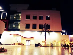 DH Hotel & Restaurants - Image 3