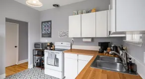 King Bed, Near DT and Best Restaurants, Pets OK! - Image 3