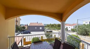 Coastal Comfort Family Apartment - Image 5
