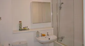 2 Bedroom stunning apartment - Image 5
