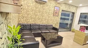 S R Hotel - Image 5