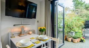 1 Bed in Christchurch oc-90444 - Image 3