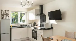 35 Quaker Lane - Image 5