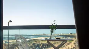 Cozy 1 Bedroom Apartment with Sea View - Image 2